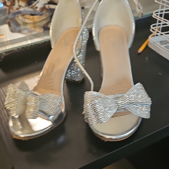 Windsor Silver Glitter Heels with Bow - Picture 1 of 4